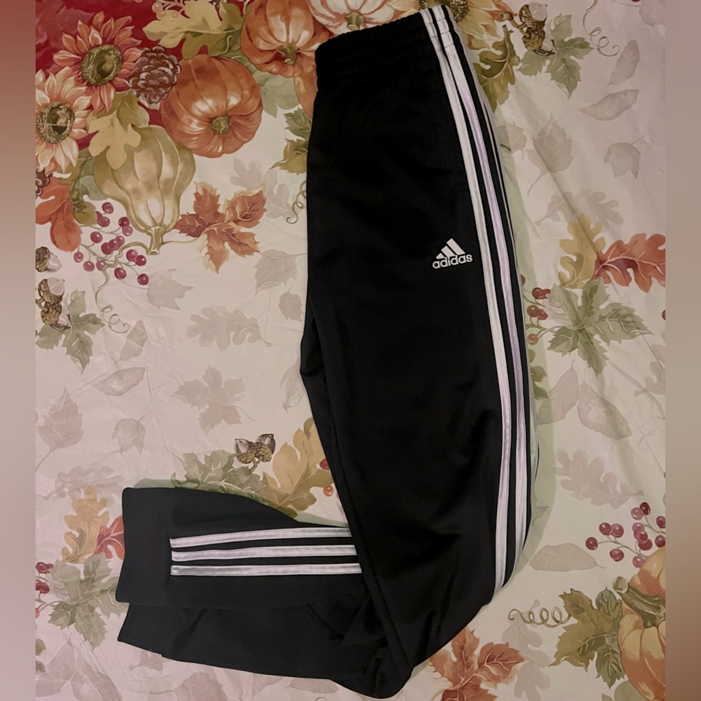 YOUTH XL BLACK ADIDAS JOGGING PANTS 👖